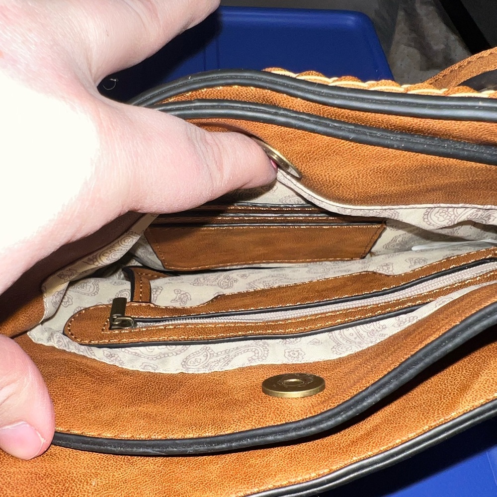 Classic Brown Crossbody Shoulder Bag - Everyday Leather-Style Tote - Picture 4 of 5